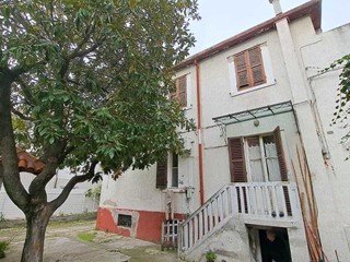 Casa Indipendente in Vendita a Pesaro, zona Centro Mare, 650'000&euro;, , con Box