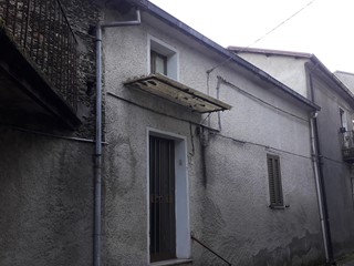 Casa Semi Indipendente in Vendita a Decollatura, zona Cerrisi, 25'000€, 90 m²