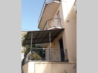 Casa Semi Indipendente in Vendita a Lamezia Terme, 70'000€, 200 m²