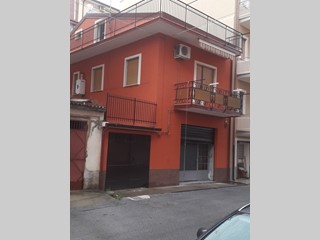Casa Semi Indipendente in Vendita a Lamezia Terme, 120'000€, 150 m²