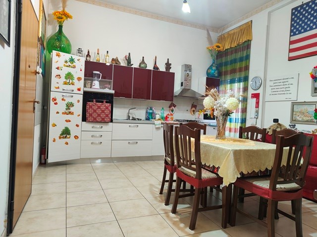Trilocale in Vendita a Battipaglia, zona Centrale, 119'000€, 75 m²