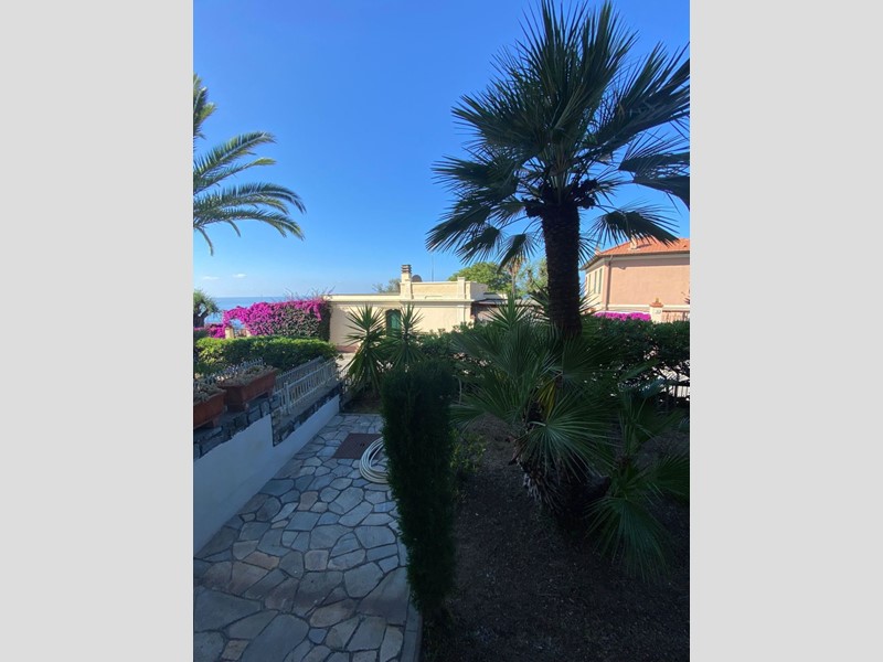 Trilocale in Vendita a Bordighera, 280'000€, , con Box