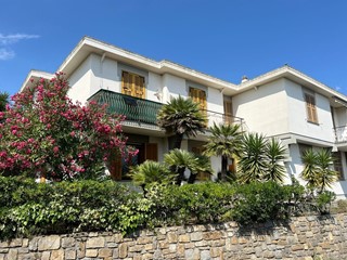 Trilocale in Vendita a Bordighera, 280'000€, , con Box