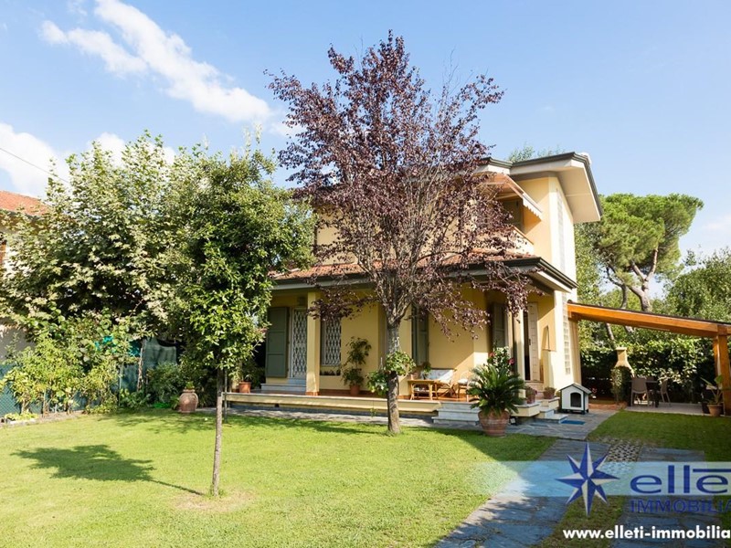 Casa Indipendente in Vendita a Massa, zona Poveromo, 570'000€, 110 m²