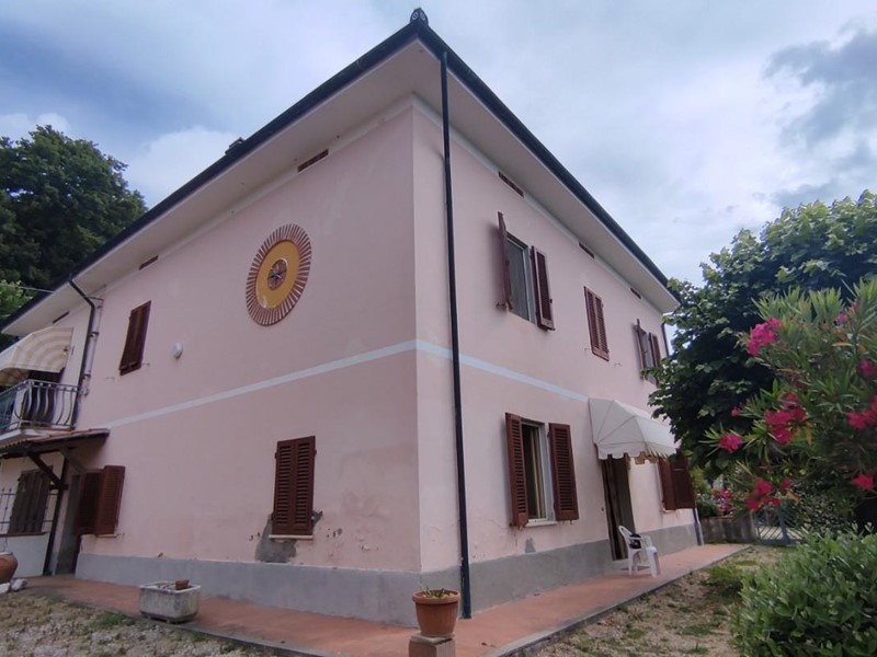 Casa Indipendente in Vendita a Fucecchio, zona Ponte a Cappiano, 160'000€, 166 m²