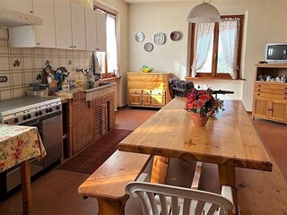 Villa in Vendita a Montelupo Fiorentino, 750'000€, 430 m², con Box