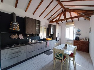 Quadrilocale in Vendita a Massa, 235'000&euro;, 120 m², arredato