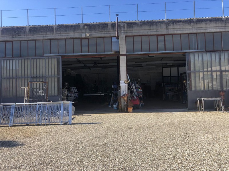 Capannone in Vendita a Monteriggioni, zona Badesse, 155'000&euro;, 200 m²