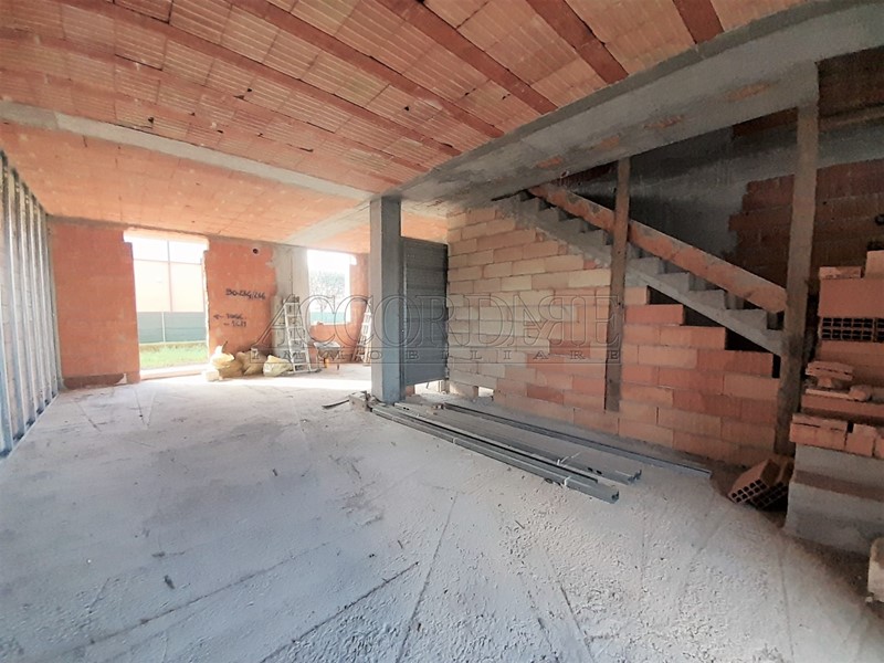 Casa Indipendente in Vendita a Piazzola sul Brenta, 170'000€, 230 m², con Box