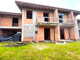 Casa Indipendente in Vendita a Piazzola sul Brenta, 170'000€, 230 m², con Box