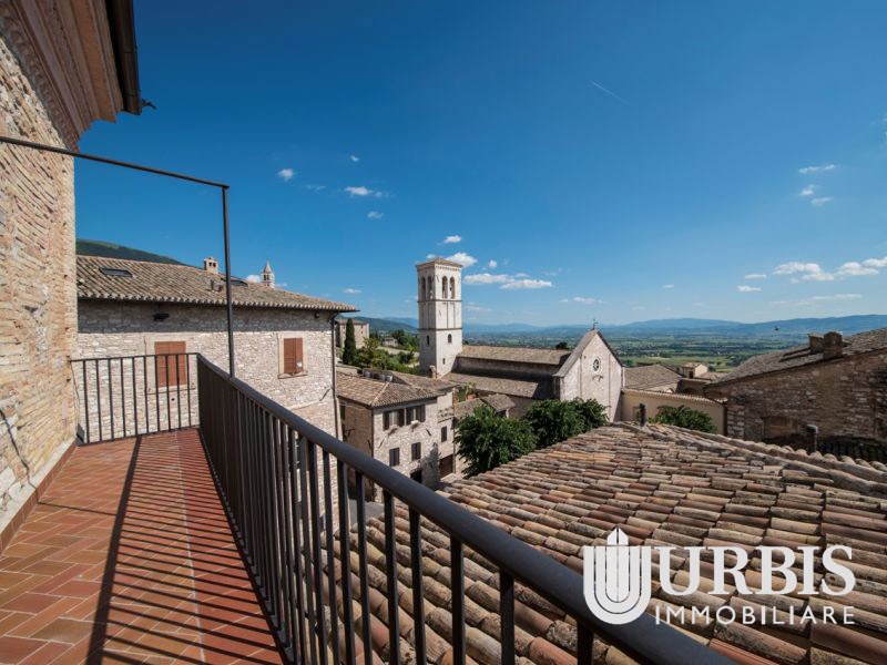 Quadrilocale in Affitto a Assisi, zona via B. da Quintavalle , 100 m²