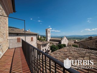 Quadrilocale in Affitto a Assisi, zona via B. da Quintavalle , 100 m²