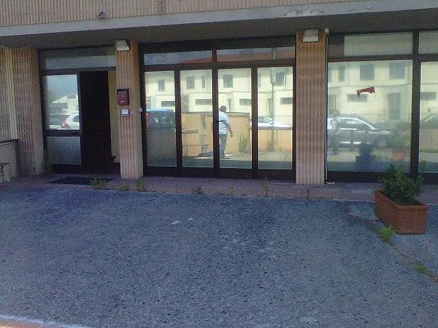 Immobile commerciale in Vendita a Calcinaia, 249'000€, 300 m²