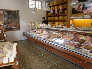 Attività commerciale in Vendita a Cascina, 150'000€, 190 m²