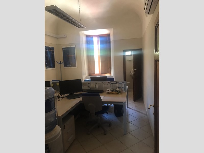 Ufficio in Affitto a Pisa, 650€, 37 m²