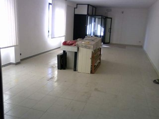 Immobile commerciale in Vendita a Ponsacco, 155'000€, 170 m²