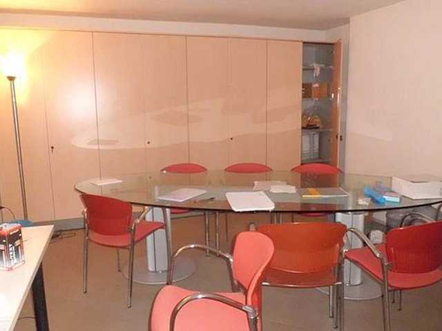 Immobile commerciale in Vendita a Pontedera, 400'000€, 173 m²