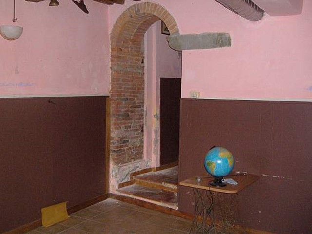 Immobile commerciale in Vendita a Crespina Lorenzana, zona Tremoleto, 270'000€, 200 m²