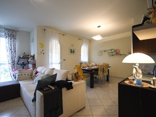 Appartamento in Vendita a Fosdinovo, zona Caniparola, 299'000€, 190 m², arredato