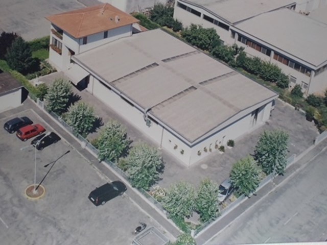 Capannone in Vendita a Parma, 480'000€, 750 m², con Box