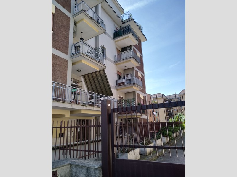 Bilocale in Vendita a Guidonia Montecelio, zona Setteville, 130'000€, 65 m², arredato