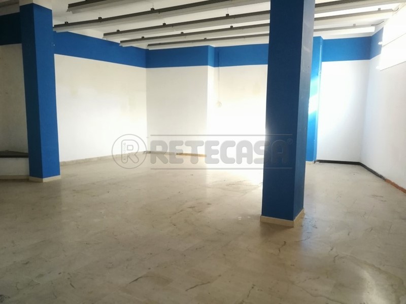 Immobile commerciale in Affitto a Caltanissetta, 500€, 114 m²