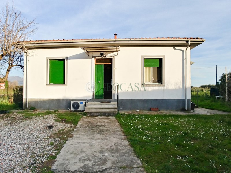 Casa Indipendente in Vendita a Ameglia, zona Fiumaretta, 250'000&euro;, 