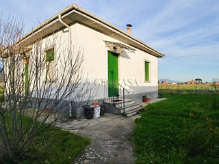 Casa Indipendente in Vendita a Ameglia, zona Fiumaretta, 250'000&euro;, 