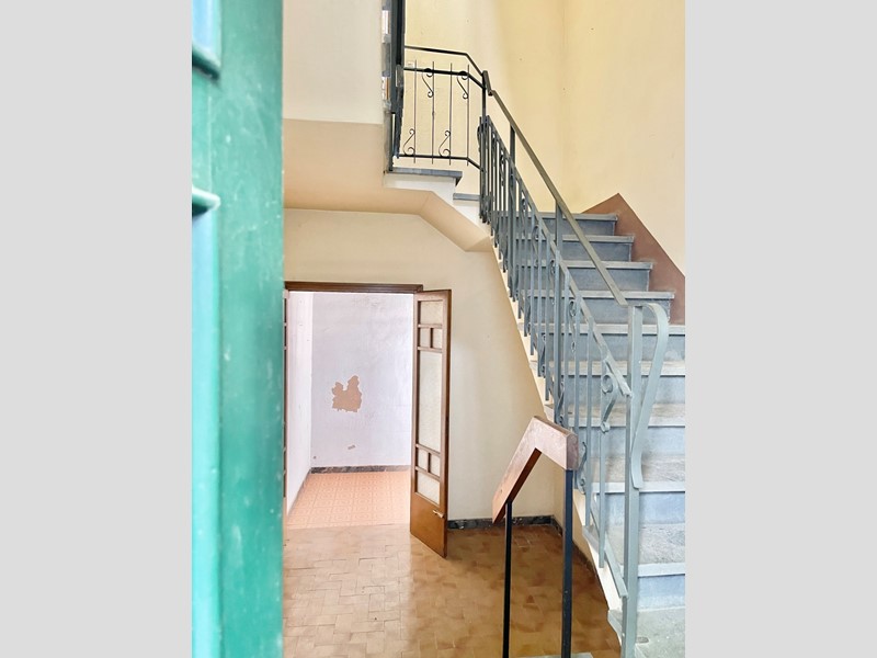 Casa Semi Indipendente in Vendita a Camaiore, zona Monteggiori, 320'000&euro;, 350 m²