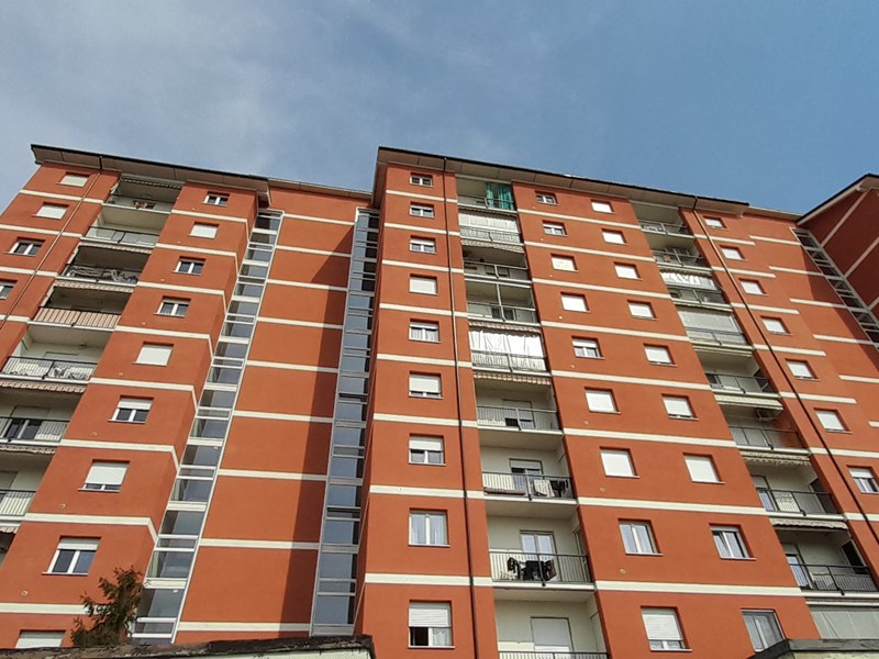 Appartamento in Vendita a Torino, zona MIRAFIORI, 150'000€, 125 m², con Box