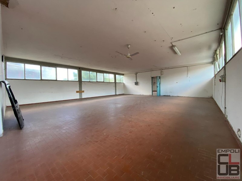Capannone in Vendita a Montespertoli, 250'000€, 380 m²