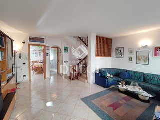 Villetta a schiera in Vendita a Viareggio, 340'000€, 140 m², arredato, con Box