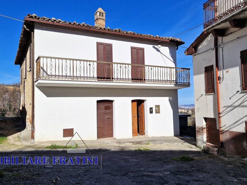Casa Indipendente in Vendita a Civitella del Tronto, zona Cornacchiano, 49'000€, 150 m²
