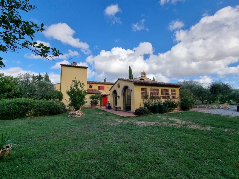 Casa di corte in Vendita a Casciana Terme Lari, 980'000€, 200 m², con Box