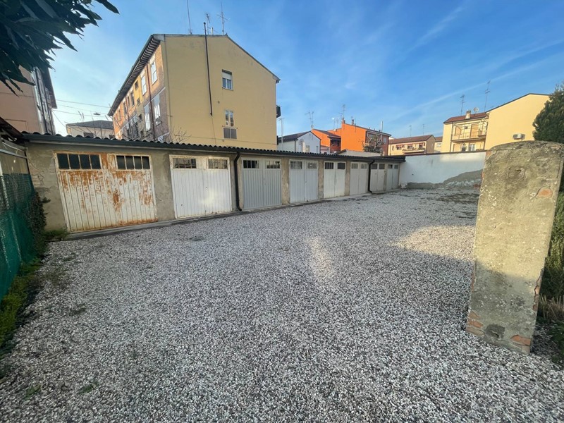 Box in Vendita a Ferrara, zona Barco - Pontelagoscuro, 8'500€, 15 m²