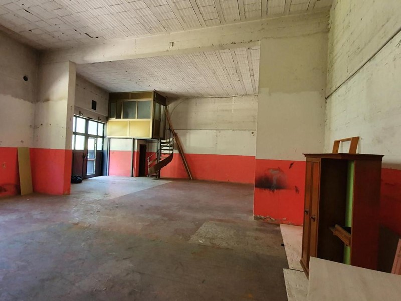 Laboratorio in Vendita a Lamporecchio, 75'000€, 120 m²
