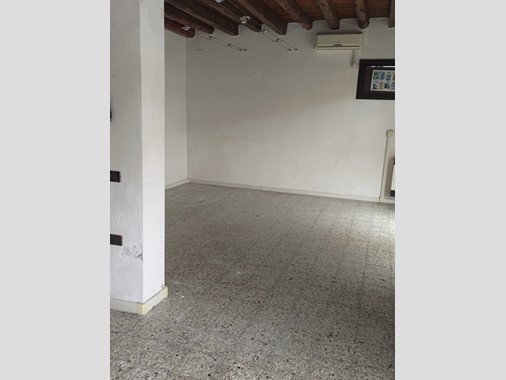 Negozio in Affitto a Adria, 550€, 40 m²