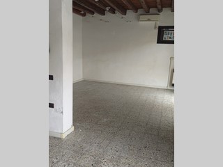 Negozio in Affitto a Adria, 550€, 40 m²