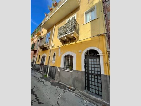 Appartamento in Vendita a Catania, 110'000€, 160 m²