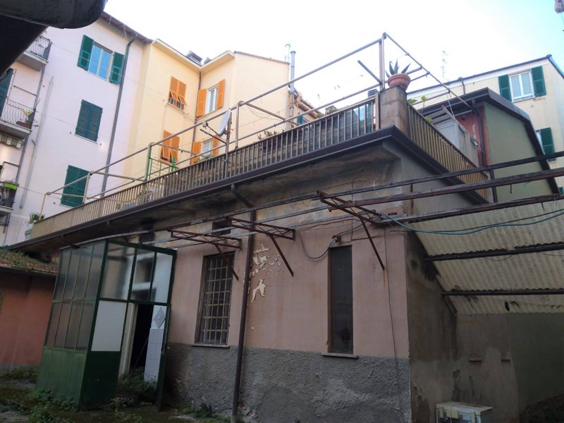 Immobile commerciale in Vendita a La Spezia, zona Pegazzano, 140'000€, 150 m²