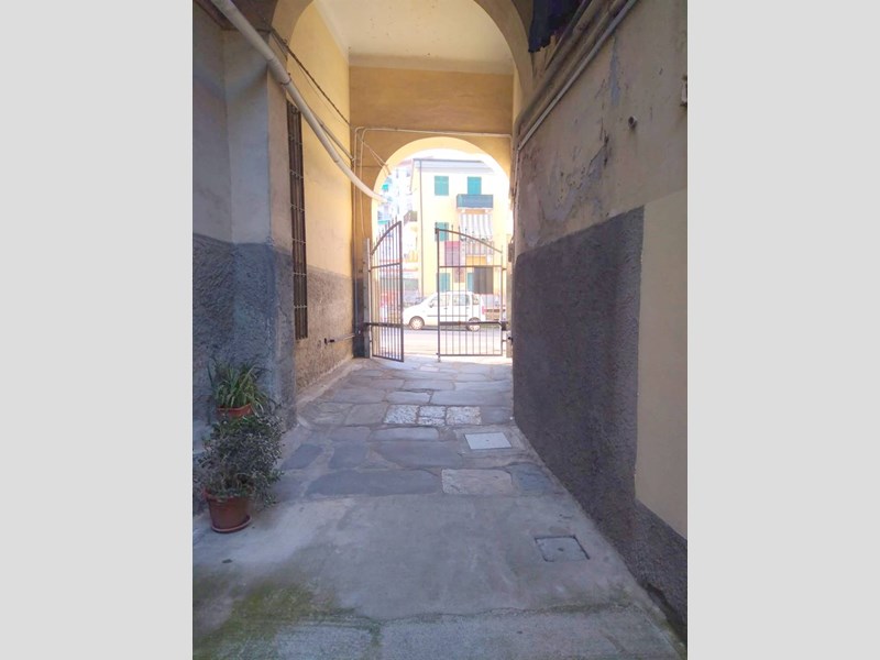 Magazzino in Vendita a La Spezia, zona Pegazzano, 50'000€, 55 m², con Box
