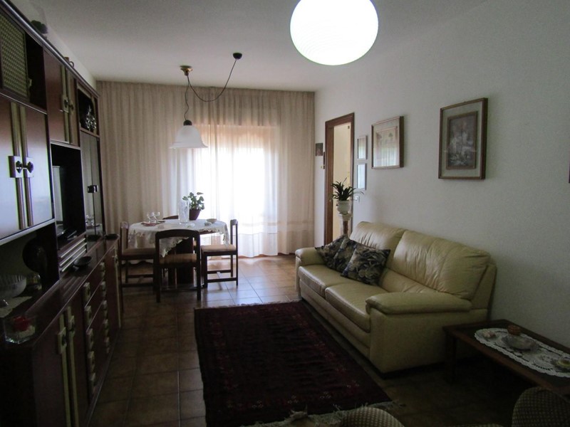 Appartamento in Vendita a Carrara, zona Avenza, 205'000€, 85 m², arredato
