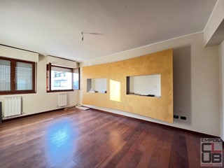 Ufficio in Vendita a Vinci, zona Sovigliana, 169'000€, 110 m²