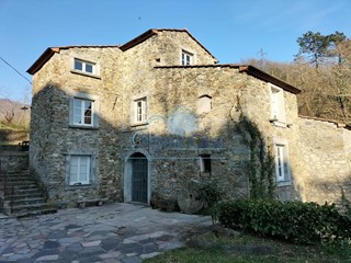 Casale in Vendita a Castelnuovo Magra, 800'000€, 310 m², arredato