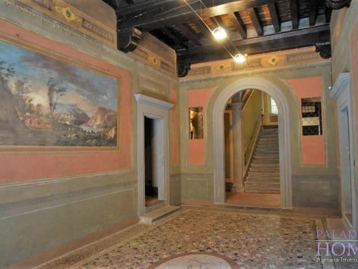 Appartamento in Vendita a Lucca, 1'280'000€, 400 m²