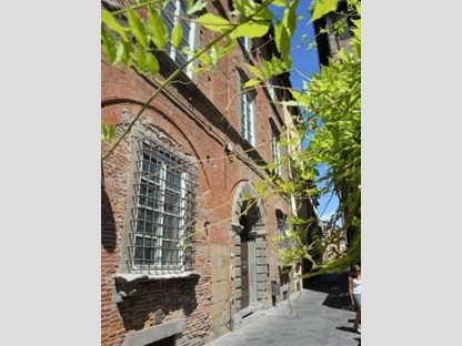 Appartamento in Vendita a Lucca, 1'280'000&euro;, 400 m²