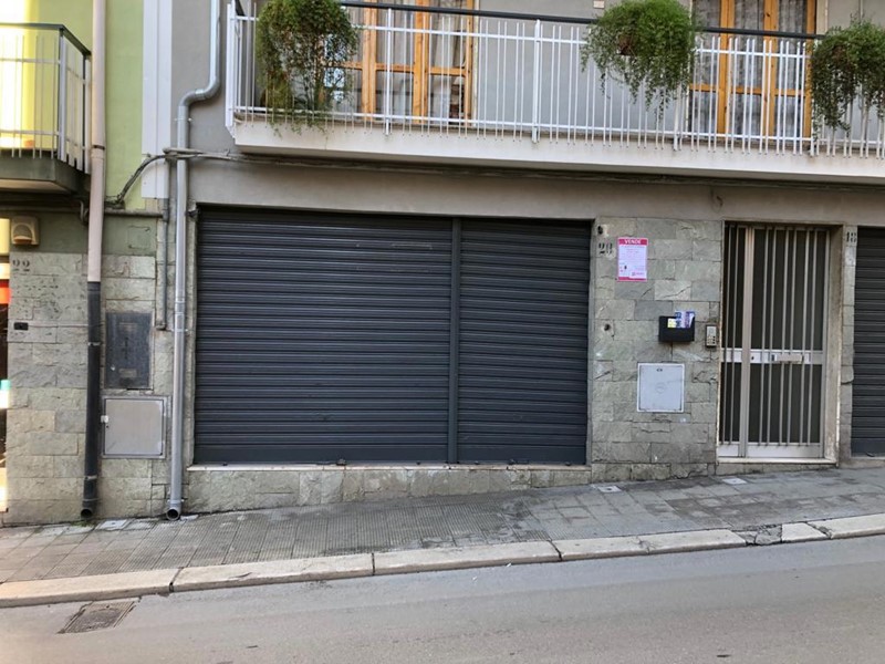 Negozio in Vendita a Canosa di Puglia, 125'000€, 110 m²