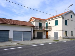 Casa Indipendente in Vendita a Ponzone, zona Cimaferle, 80'000€, 282 m², con Box