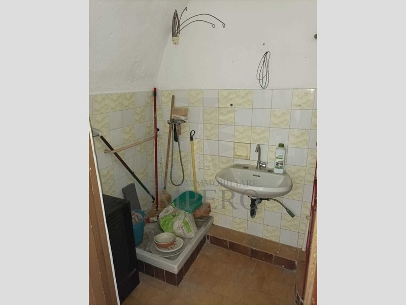 Appartamento in Vendita a Ventimiglia, zona Torri, 65'000€, 90 m²