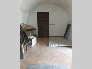 Appartamento in Vendita a Ventimiglia, zona Torri, 65'000€, 90 m²